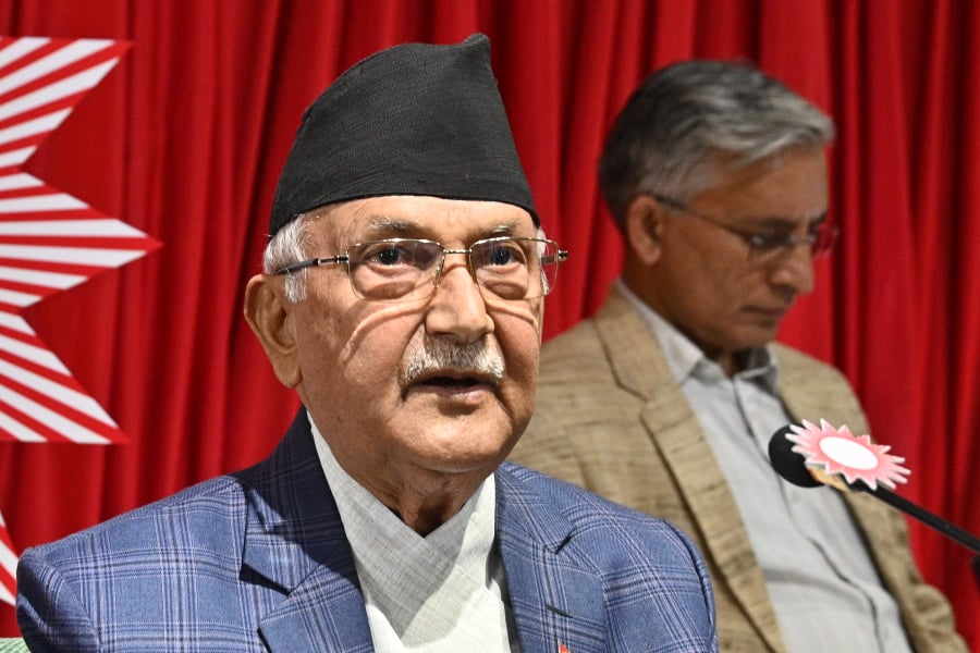केपी ओलीकाे पत्रकार सम्मेलन, माइकमा पनि सूर्य